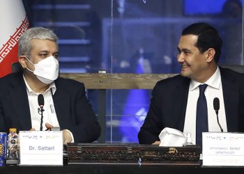 حضور معاون نخست‌وزیر ازبکستان در نمایشگاه فناوری‌های ایران‌ساخت