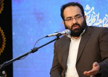 توجه به نظرات نخبگان از اصول مردمی‌سازی است