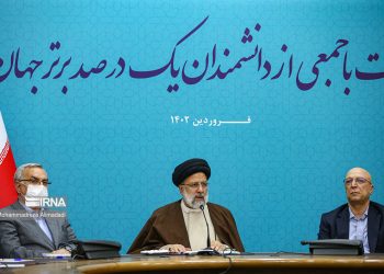 ضیافت افطار رئیس جمهور با  جمعی از اساتید دانشگاه و دانشمندان برتر کشور